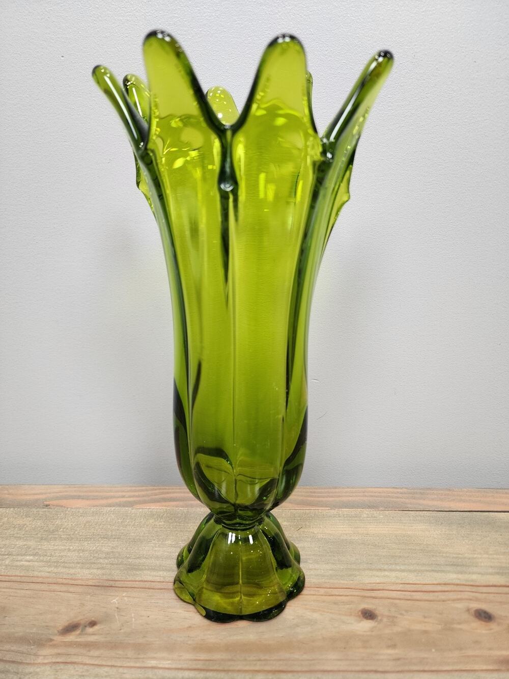 Viking Swing Vase 8-Fingers MCM Avocado Green 12 1/2" Tall